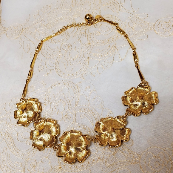 Fashion Jewelry Statement Necklace - Picture 8 of 8